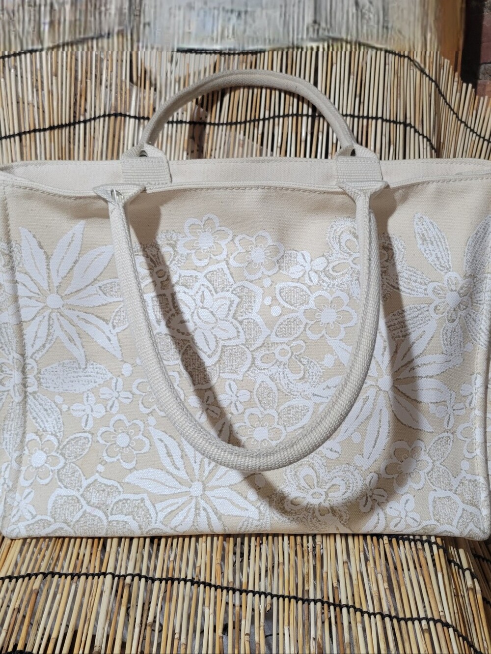 Oscar De La Renta Floral Lace Canvas Tote Bag Beige/White